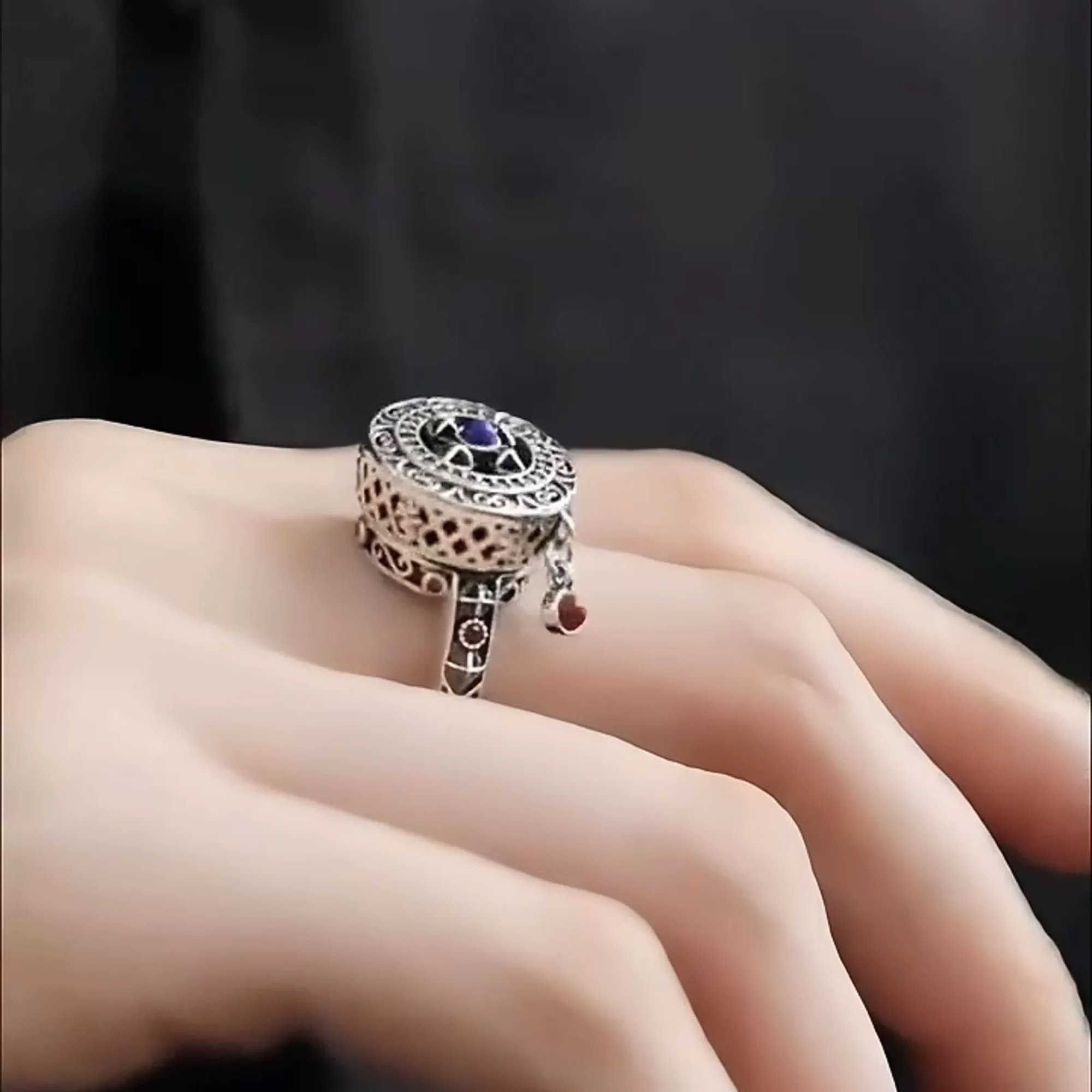 Vintage distressed turnable lapis lazuli vajra ring