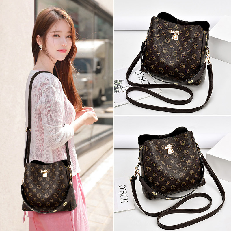 夏季高级感2020新款潮流行水桶包 jooz品牌女士包袋