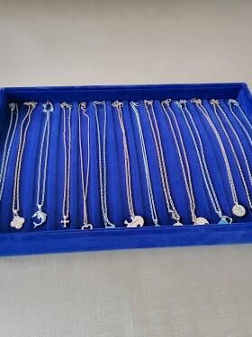 珠宝首首饰玻璃箱手链吊坠皮革金黄红色百位戒收纳盒展示饰品高档