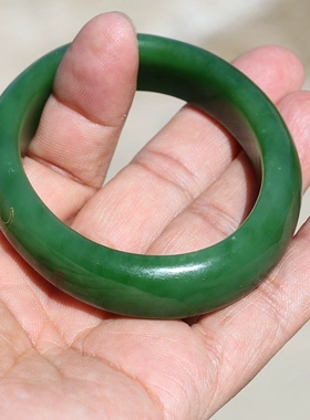 新疆和田玉碧玉手镯菠菜绿贵妃