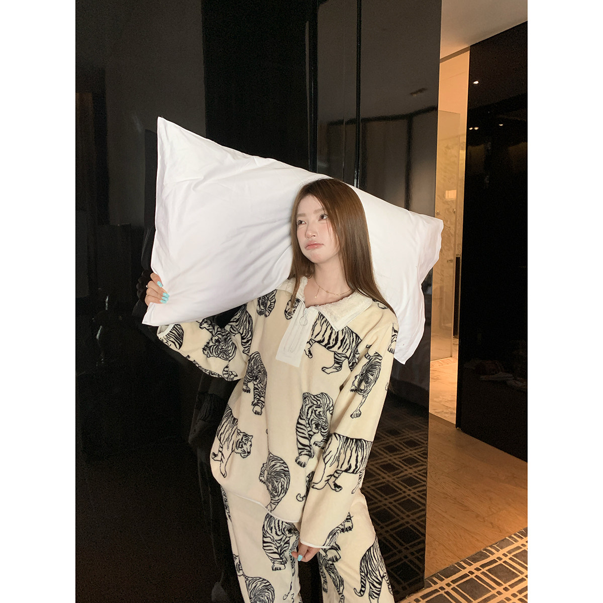 JoyceBra高级感老虎印花法兰绒睡衣套装女冬季翻领长袖保暖家居服,淘宝优惠券,粉丝福利购,淘宝优惠卷