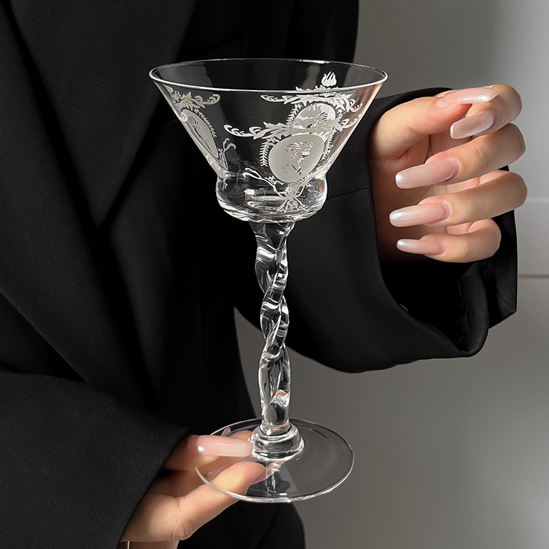 扭挺高脚杯ins风鸡尾酒杯创意仙女玻璃杯葡萄酒杯红酒杯冷饮杯子