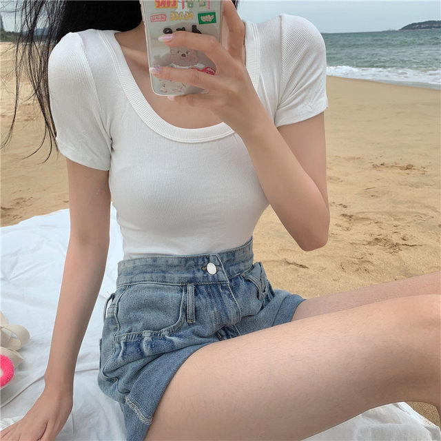 2026 ພາກຮຽນ spring ແລະ summer ຄໍ u-neck ສີແຂງແຂນສັ້ນໃກ້ຊິດ-fitting ເຄື່ອງ discreet tops ສໍາລັບແມ່ຍິງຄໍຂະຫນາດໃຫຍ່ threaded ເສື້ອທີເຊີດສີບົວ ins