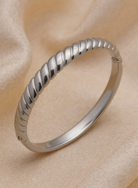 NVOXS欧美时尚简约金色螺纹不锈钢手镯女士日常佩戴