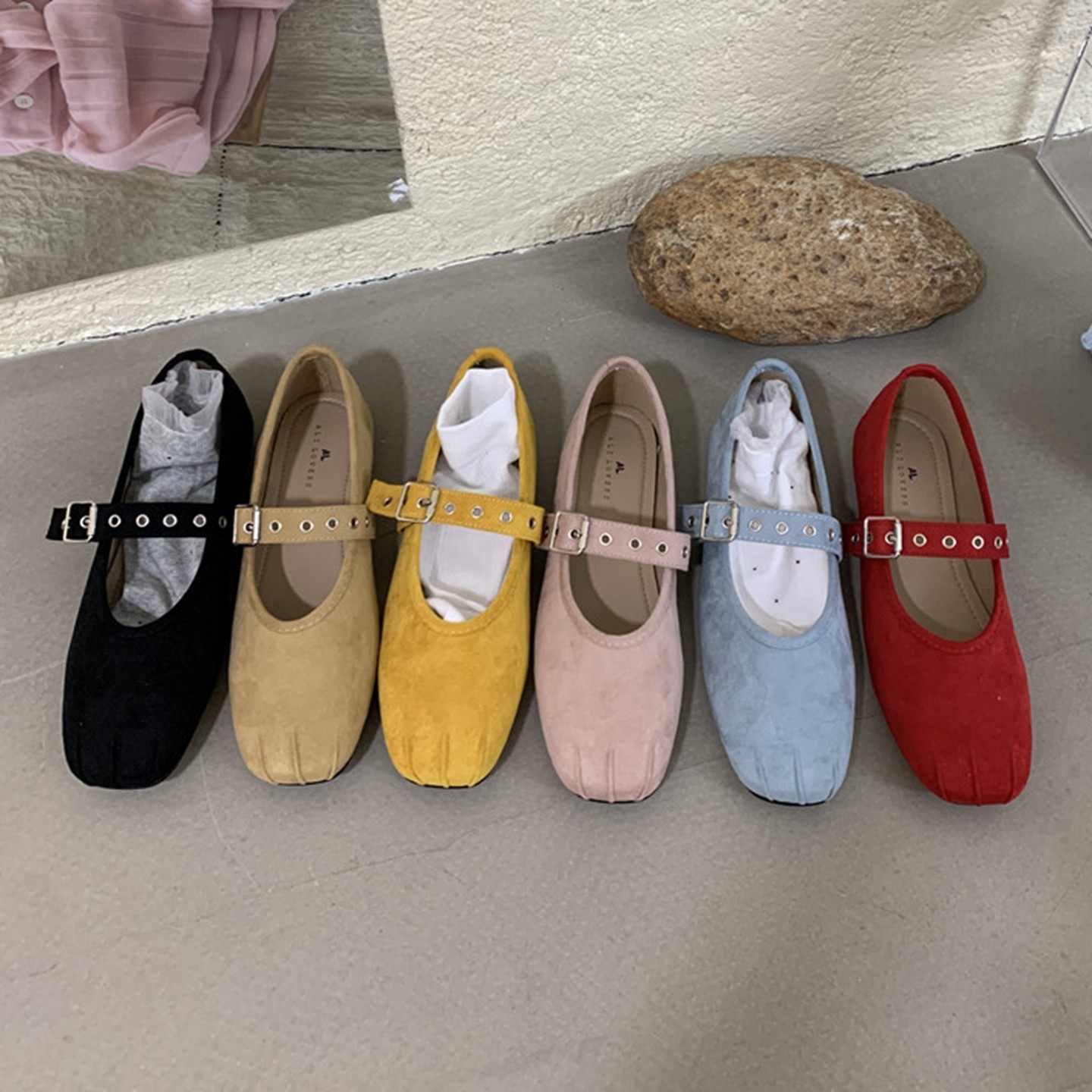 复古平底褶皱绒面单鞋女2026年春季新款法式通勤鞋一字带玛丽珍鞋,淘宝优惠券,粉丝福利购,淘宝优惠卷