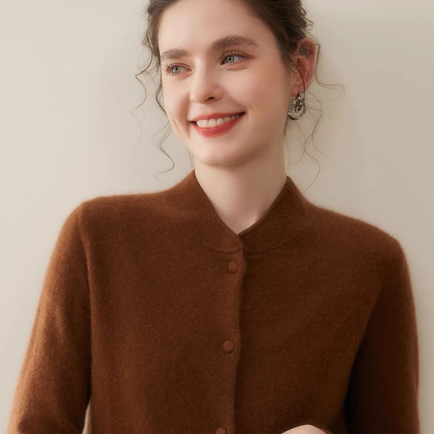 【新中式】羊绒衫女新中式包扣立领开衫红色毛衣秋冬宽松针织外套,淘宝优惠券,粉丝福利购,淘宝优惠卷