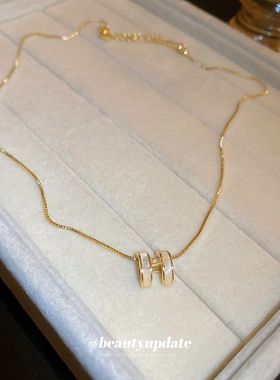 真金电镀贝壳锆石字母项链女韩国高级感轻奢锁骨链项坠项饰批发女