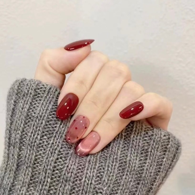 新年车厘子色猫眼纯手工穿戴甲精品短款红色波点显白椭圆圣诞美甲,淘宝优惠券,粉丝福利购,淘宝优惠卷