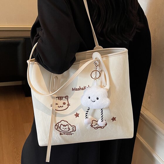 Large-capacity commuter tote bag with stylish design