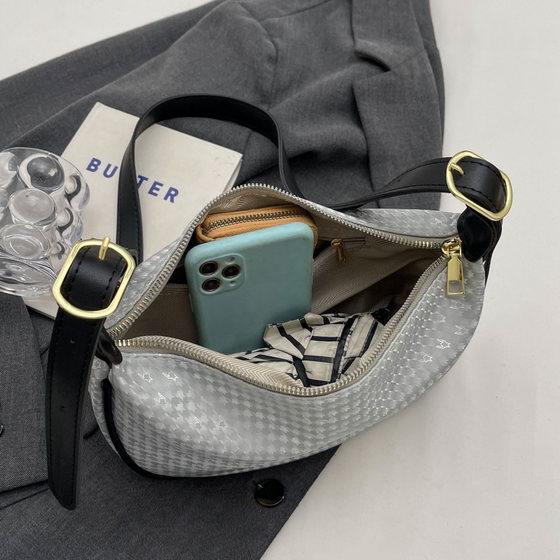 High-end crossbody bag for women summer 2026 new fashion versatile casual dumpling bag large capacity commuter shoulder bag