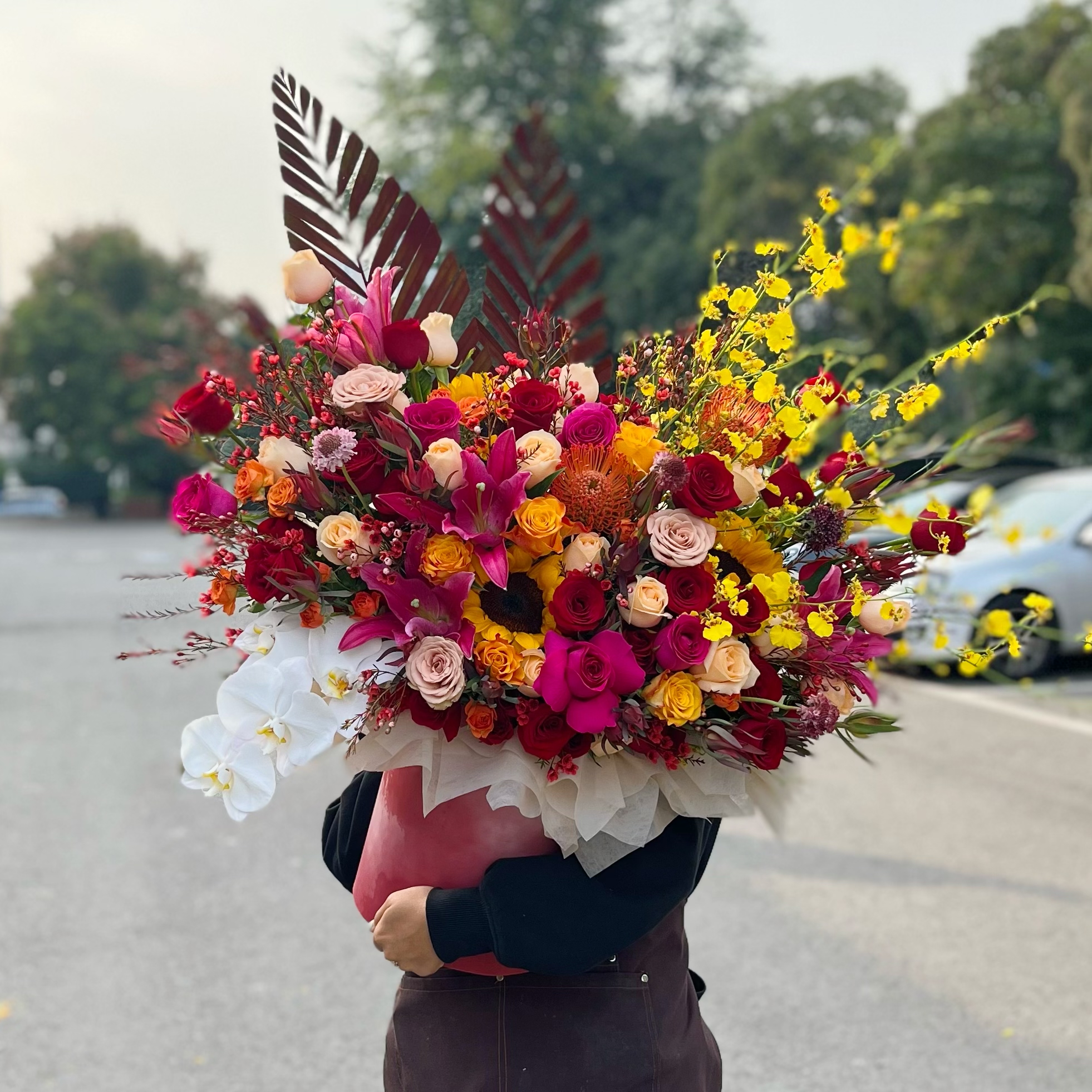 西安鲜花店同城速递网红向日葵玫瑰抱抱桶花束送长辈领导生日乔迁