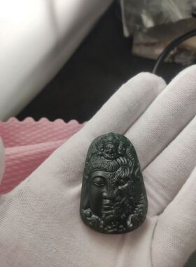 和田玉细料青玉俏色巧雕佛魔一念之间吊坠