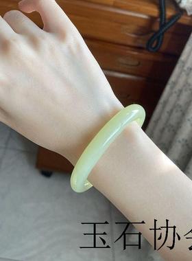 新疆和田玉手镯女款若羌黄口料天然老黄玉胖圆条玉镯子送礼品证书