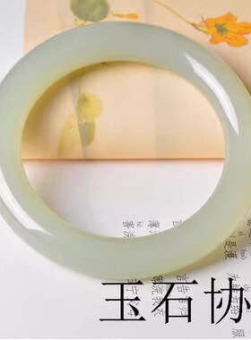 高端新疆和田玉女款晴水手镯冰透玉石显白精品青白玉胖圆玉镯子
