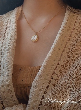 夜莺与蔷薇新品《中世纪.Ⅱ》复古珍珠贝母钛钢项链毛衣链