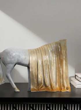 现代长须骏马售楼处软装摆件