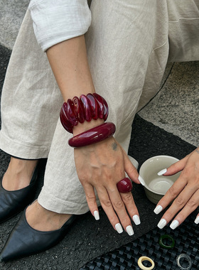 欧美饰品复古港风酒红色开口手镯 ins不规则异形树脂弹力手链