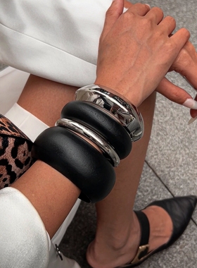 博主同款极简素圈小众时尚饰品手镯个性宽面夸张手环高级感手环