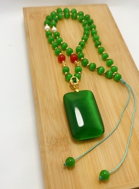 新款祖母绿猫眼石平安无事牌吊坠 绿色猫眼玉石冰红珠链端庄大气