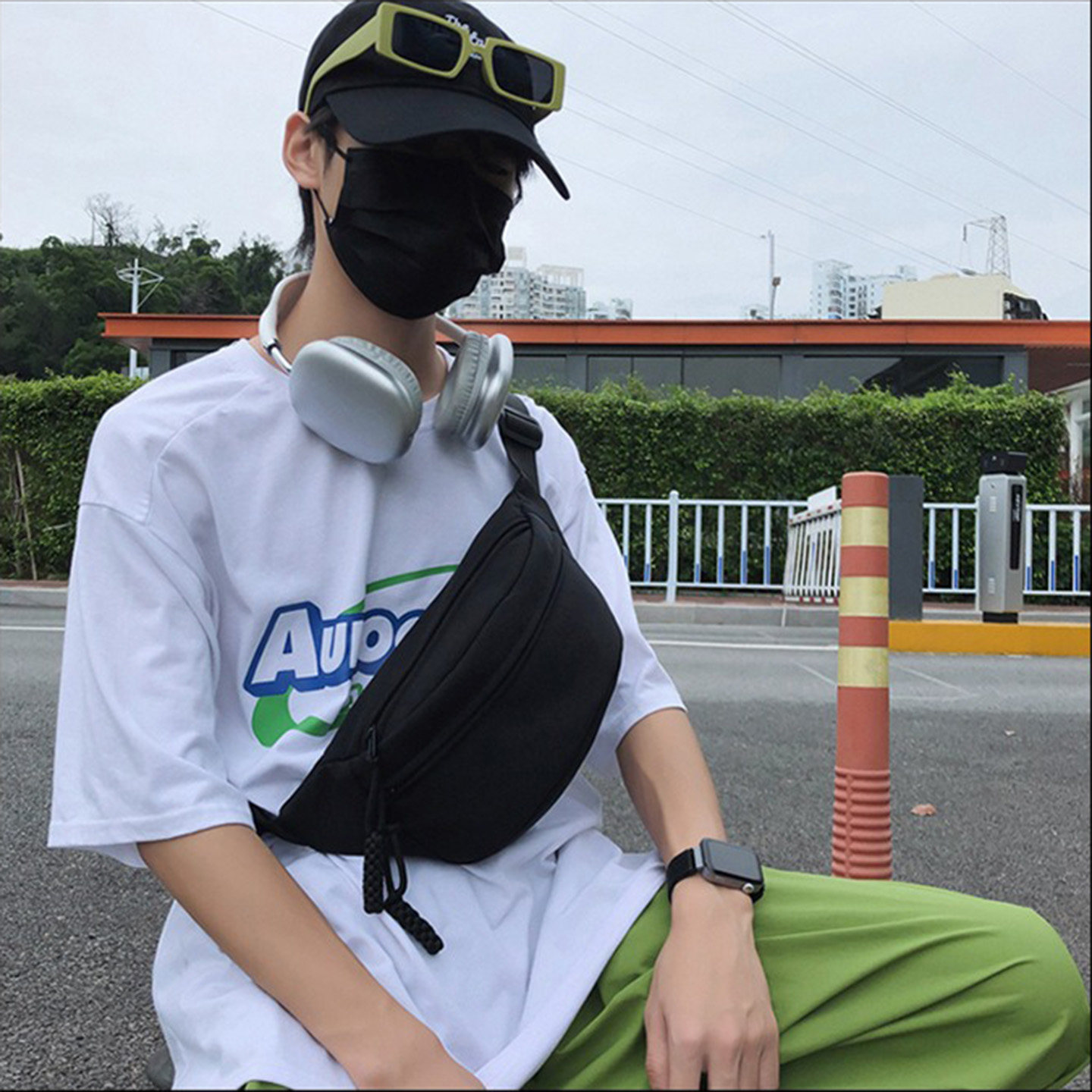 Trendy and simple large-capacity nylon cloth chest bag