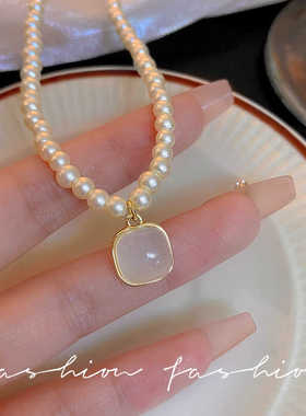 气质温柔小众高亮珍珠项链仿玉髓