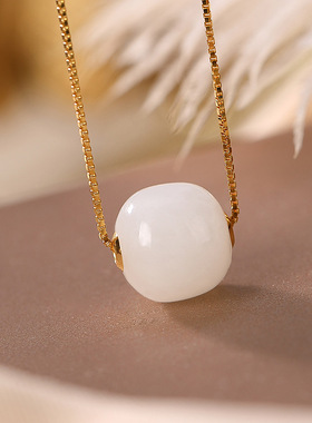 18k镶嵌和田玉路路通玉坠女