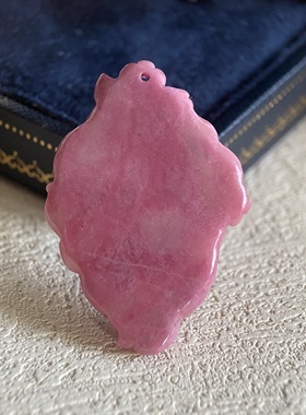 美国科蔷薇辉石桃花玉送桃花九尾狐吊坠苏工雕刻可私人订制