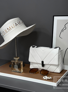 样板房卧室女士衣柜卡其色系服装衣橱衣帽间饰品裙子礼服包包套装