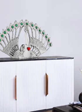 欧式风客厅橱窗软装送礼孔雀开屏