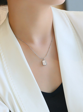 小红书网红同款金色饰品小金砖精致方块吊坠s925纯银毛衣项链