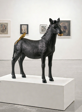 北欧斑马橱窗陈列野马落地摆件