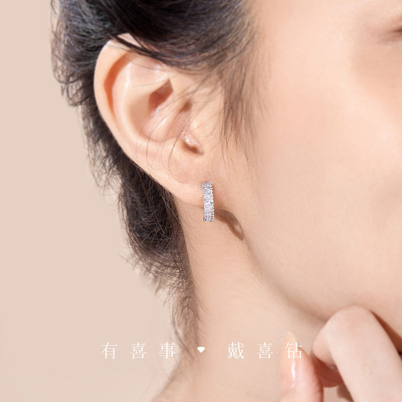 喜钻方悦钻石女白18k金时尚风耳环 喜钻深圳耳饰