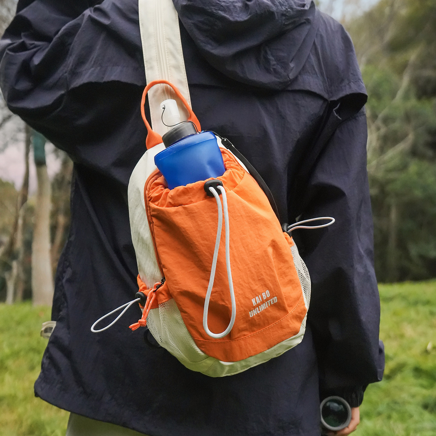 Outdoor lightweight mini water bottle chest bag