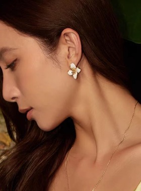 白色珐琅滴釉花朵项链小众设计复古吊坠花瓣耳环