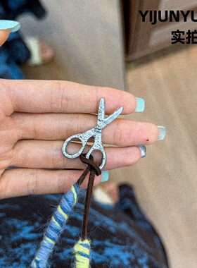 yjy欧美复古度假风时尚百搭做旧剪刀吊坠项链轻奢小众感长项链女