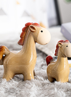 酒柜客厅2021新款摆件陶瓷小马工艺品书房办公室装饰品轻奢摆设