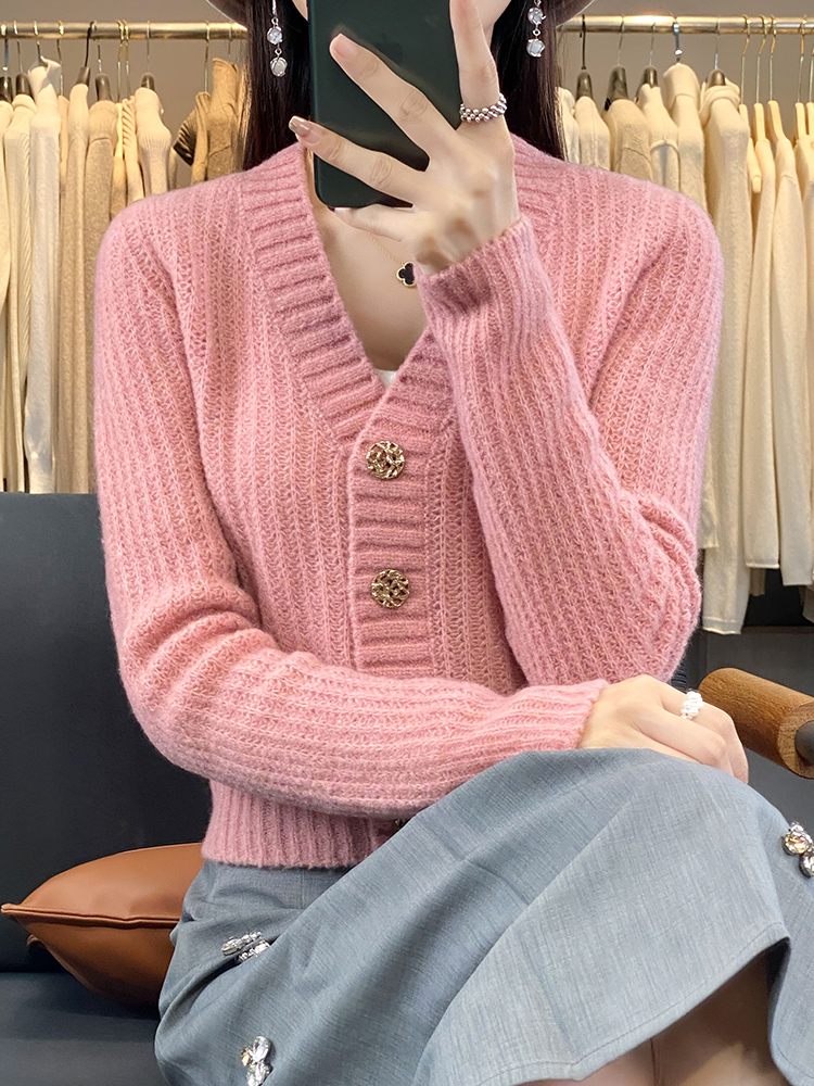 秋冬毛衣女单排扣V领开衫加厚短款外搭宽松显瘦纯色羊毛长袖针织 - 图0