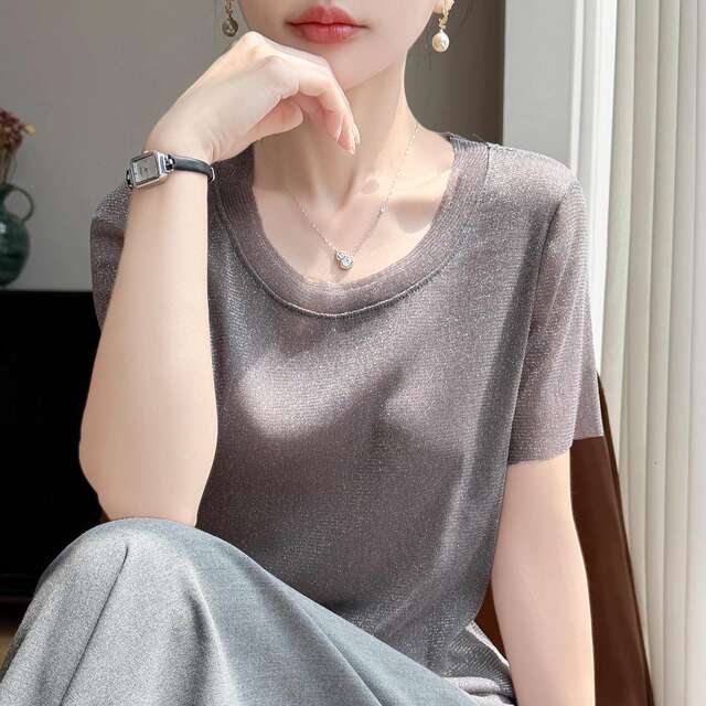 Summer ice silk ຜ້າໄຫມຕາຫນ່າງສົດໃສວ່າງເສື້ອທີເຊີດແຂນສັ້ນສໍາລັບແມ່ຍິງ