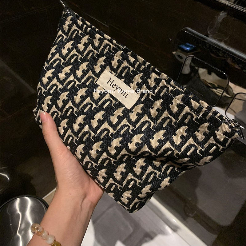 HEYONI欧美高级字母化妆包女小众大容量收纳洗漱手拿包出行便携潮,淘宝优惠券,粉丝福利购,淘宝优惠卷