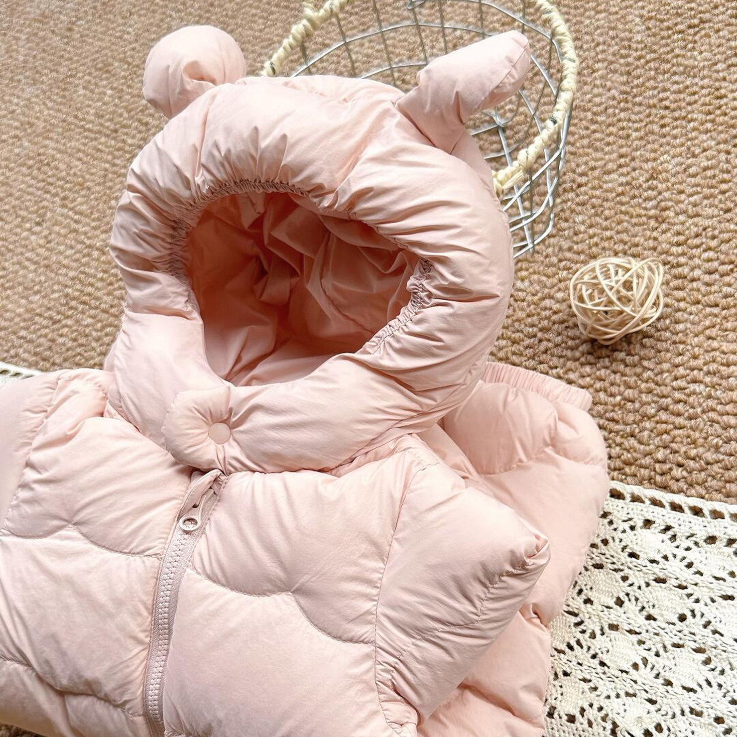 小月龄婴儿羽绒连体衣冬季洋气婴幼儿保暖连帽轻薄爬服宝宝衣服冬,淘宝优惠券,粉丝福利购,淘宝优惠卷