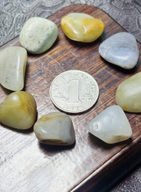 籽料原石真皮真籽油性好原石 天然和田玉青玉手链 新疆直发