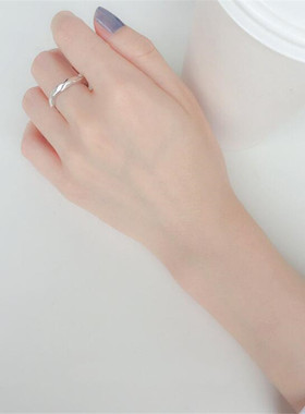 小张的故事S925纯银扭曲波浪戒指