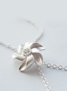 S925纯银风车项链栀子花开同款吊坠简约配饰锁骨链女款百搭装饰品