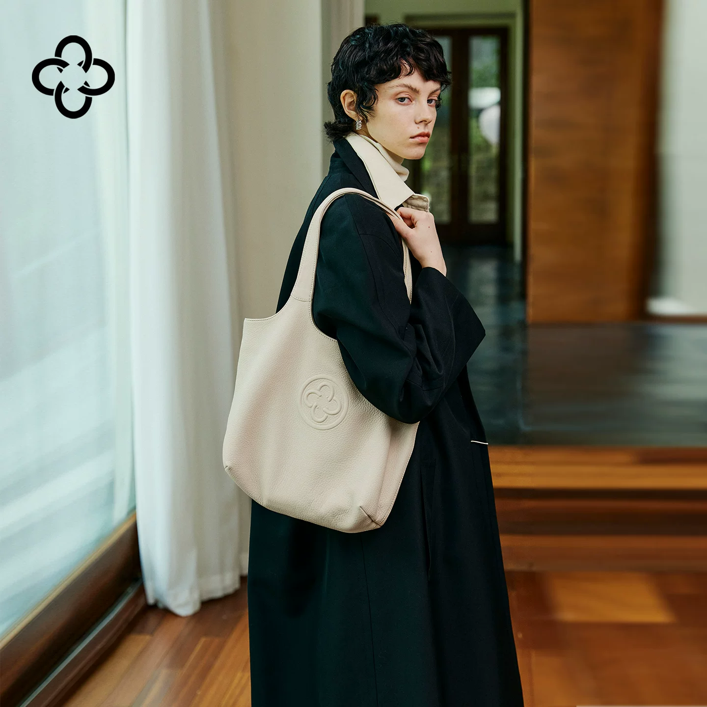 White one-shoulder bag, Italy
