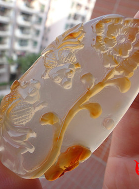 俏色冰彩玉髓玛瑙小金鱼挂件吊坠