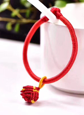 编织本命年红手绳