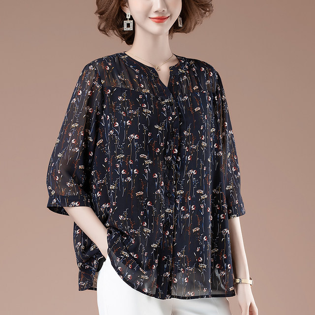 ເສື້ອຢືດ chiffon ຫຼຸດອາຍຸຂອງແມ່ອາຍຸກາງແລະຂະຫນາດບວກ