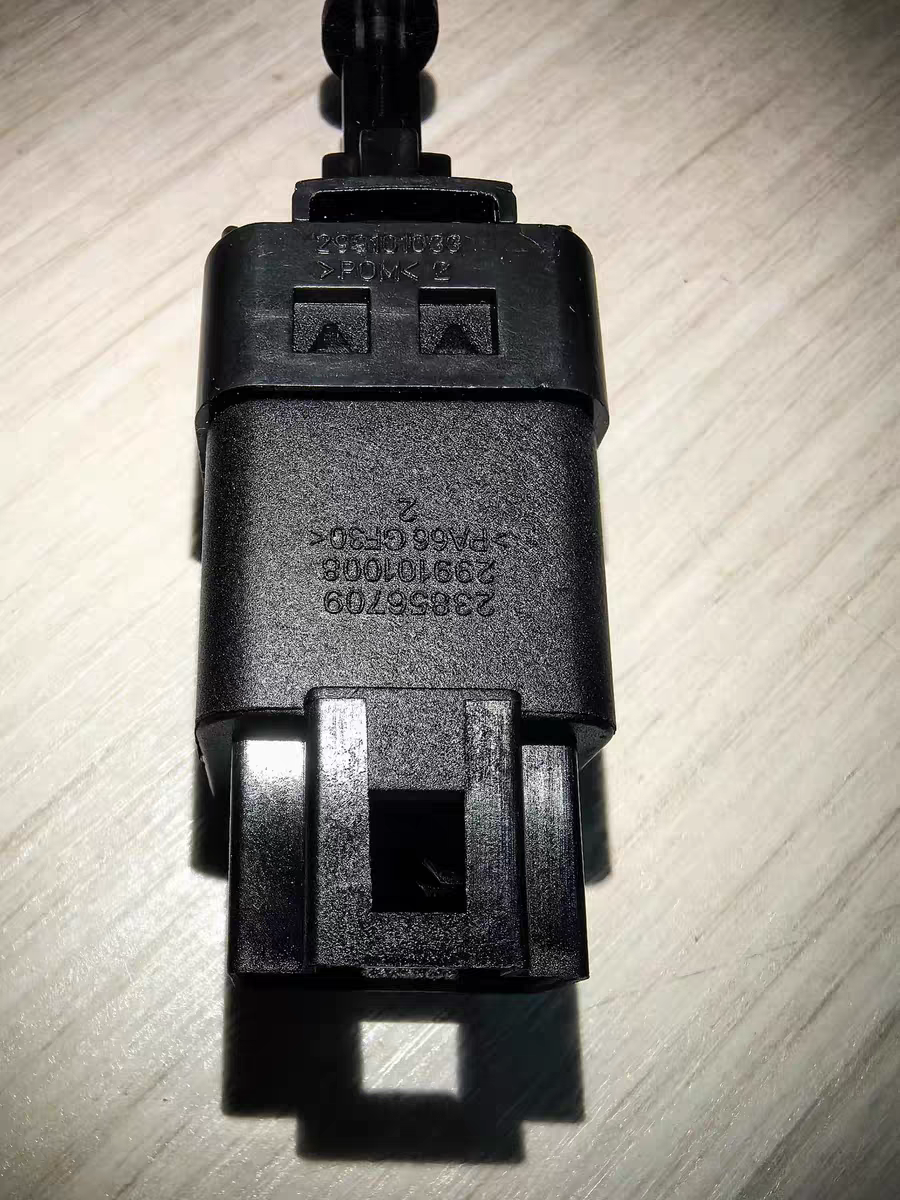 原装宝骏E100/E200/E300/RC5/RM5/RS3刹车灯开关 刹车踏板开关 - 图2