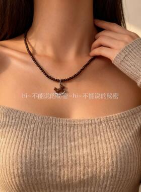 高级美拉德风滴油立体小马串珠链