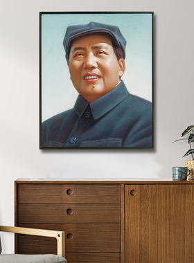 青佑客厅玄关是铝合金框挂画
